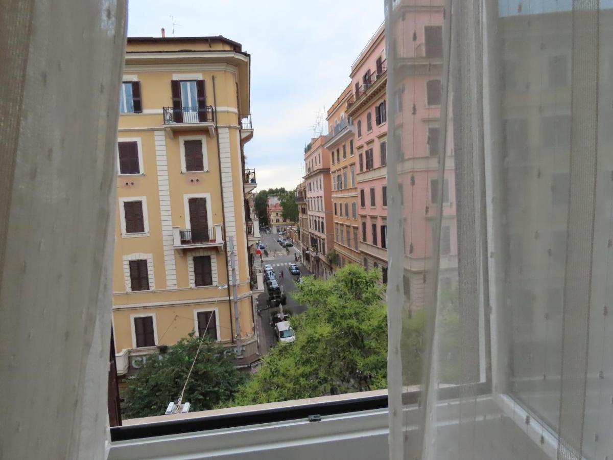 In The Center Guesthouse Rome Exterior photo