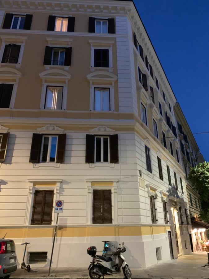 In The Center Guesthouse Rome Exterior photo
